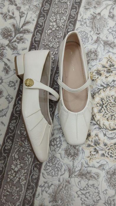 "Балетки с ремешком.