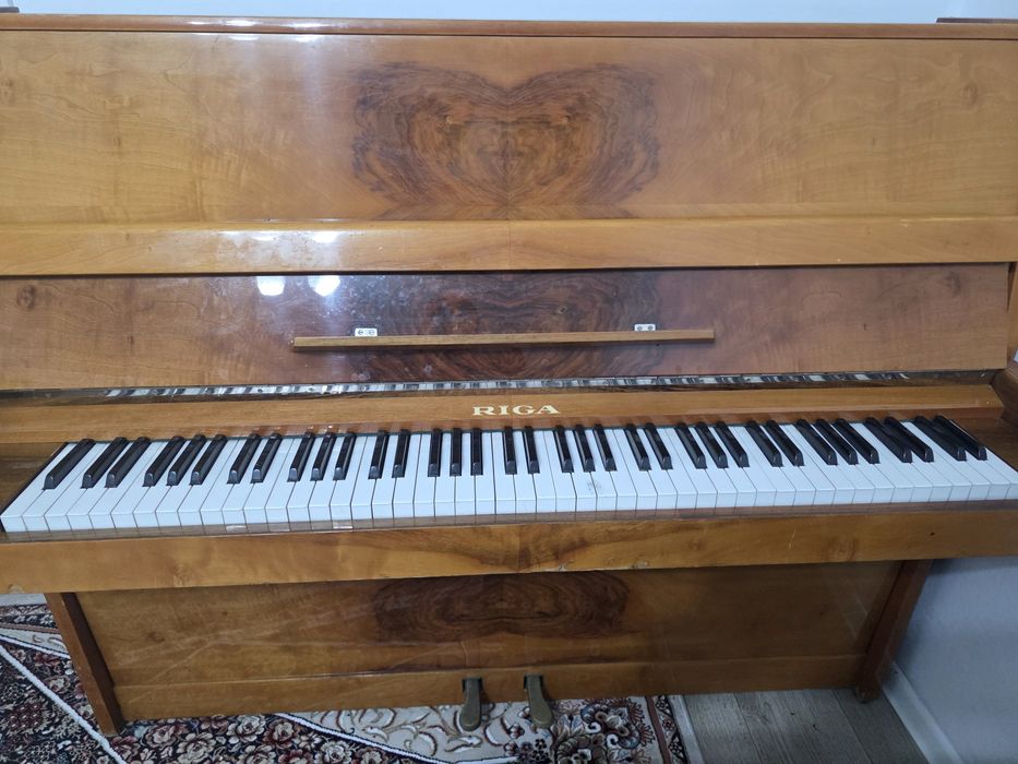 Чешское пианино "RIGA"