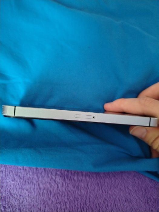 telefon iPhone SE in stare buna