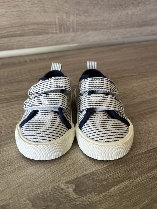 Детски обувки H&M нови размер 20/21