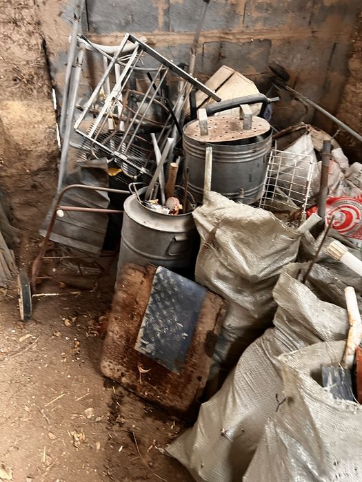 Сдам металл 300кг +- самовывоз