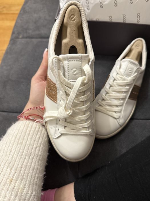 Кецове 37 номер на Ecco , не са носени закупувани са от Англия.