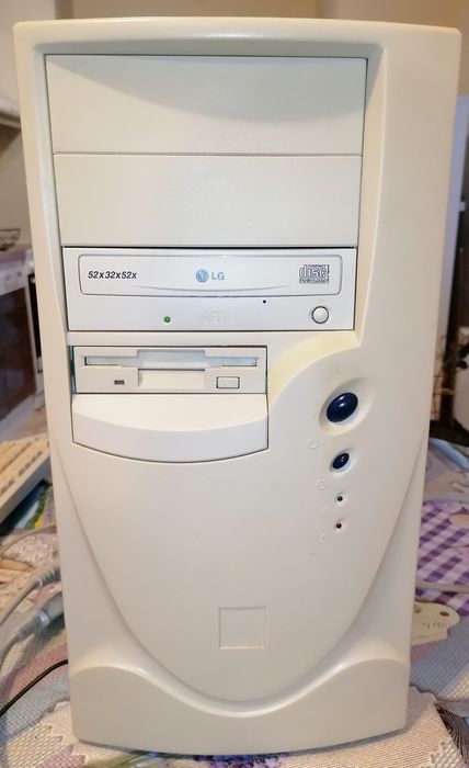 Частичен набор от компютър за Windows 98/XP