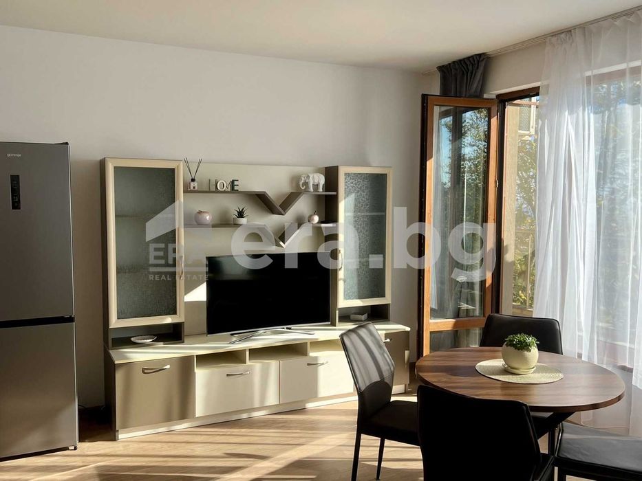 Дава се под наем Двустаен апартамент в Варна, м-т Траката - 77 кв.м за 600 € - Снимка #1