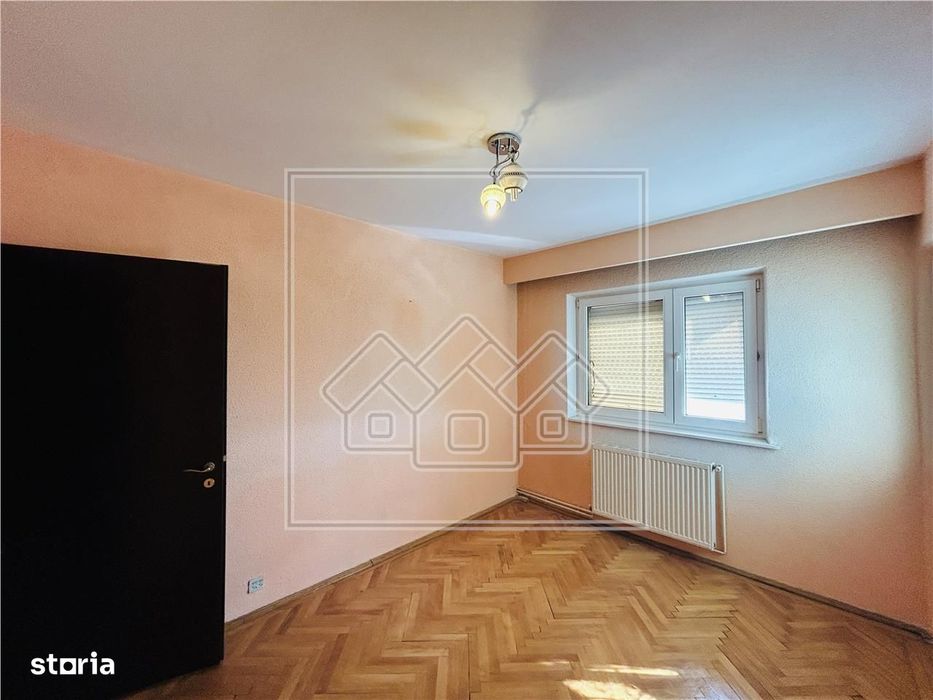 Ap decomandat, 3 camere, 2 balcoane - Zona Turnisor