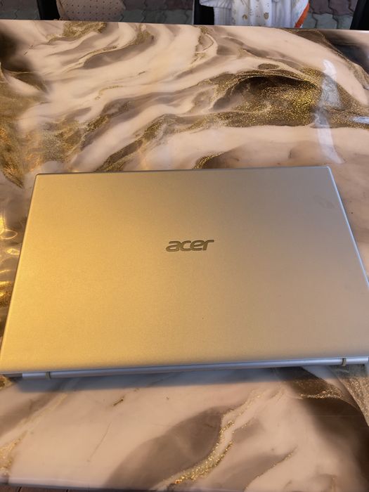 ACER Aspire 118гб SSD 4gb память