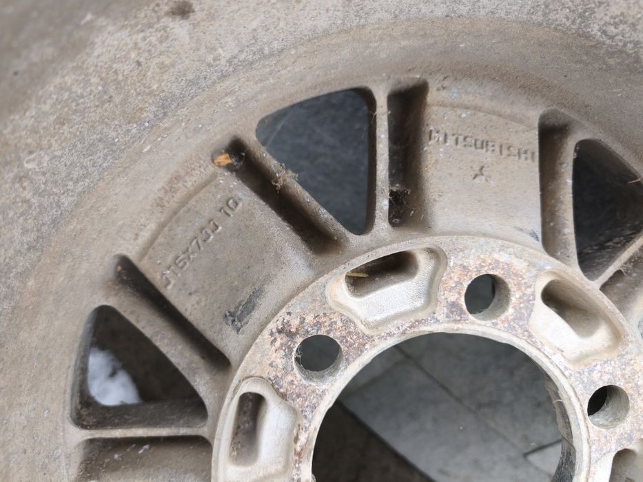 Джанти с гуми за Mitsubishi Pajero