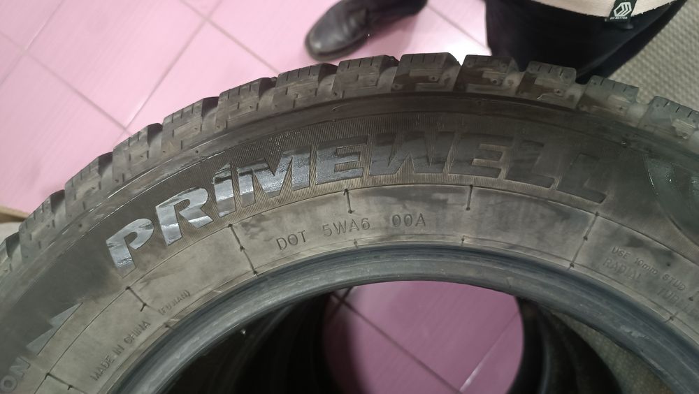 Комплект зимней резины бу 215/65/16