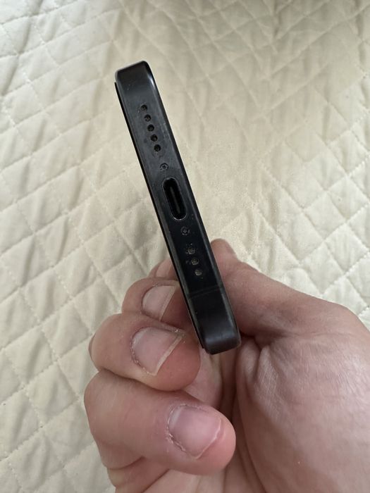 Продаю айфон 15 про