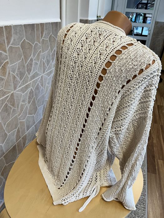 Pulover dama ZARA, in firul tricotat cu putin fir matasos discret
