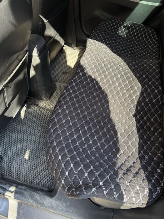 Продам Авточехлы в комплекте