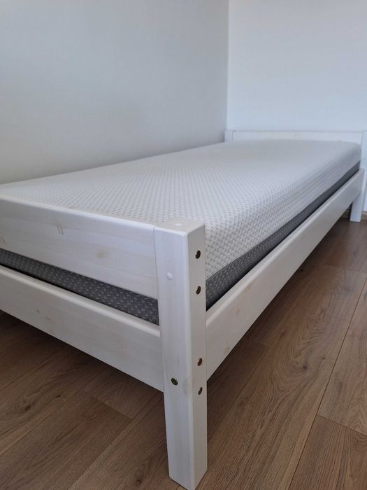 Pat de o persoana cu somiera si saltea