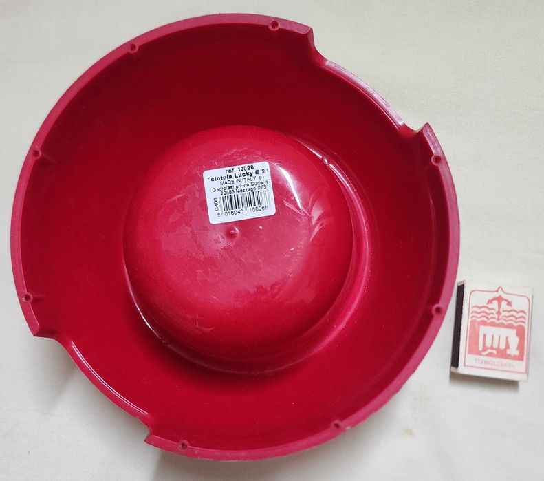 Пластмассовые миски для кошек или собак по 10000 сум