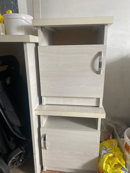Продам тумбочку и зеркала