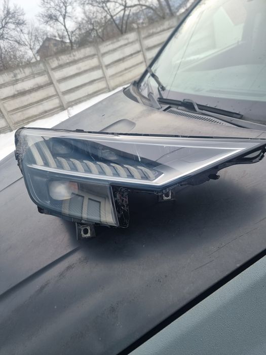 Far dreapta audi Q8 matrix full led cod 4M8941036