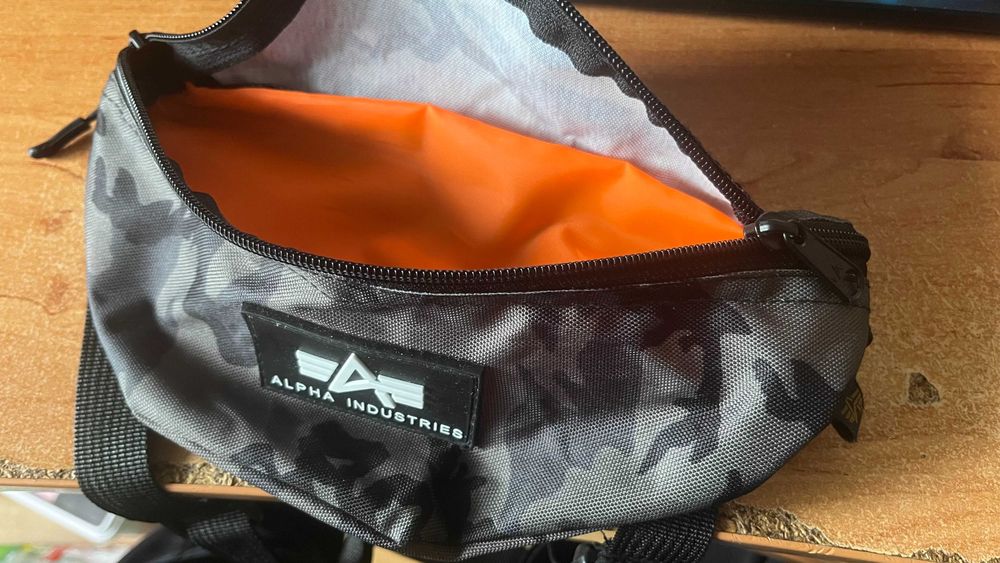 Чантичка/Чанта за кръст Alpha Industries зелен камуфлаж