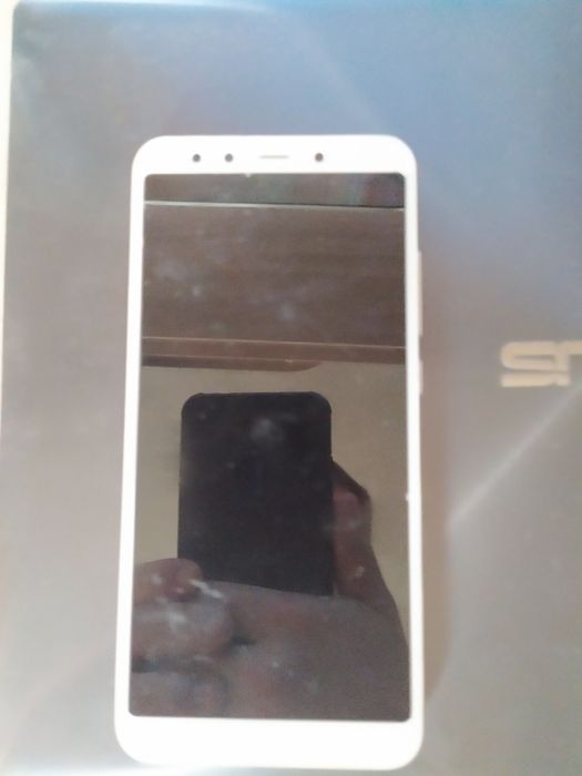 Продам сотовый Ксеоми Редми.