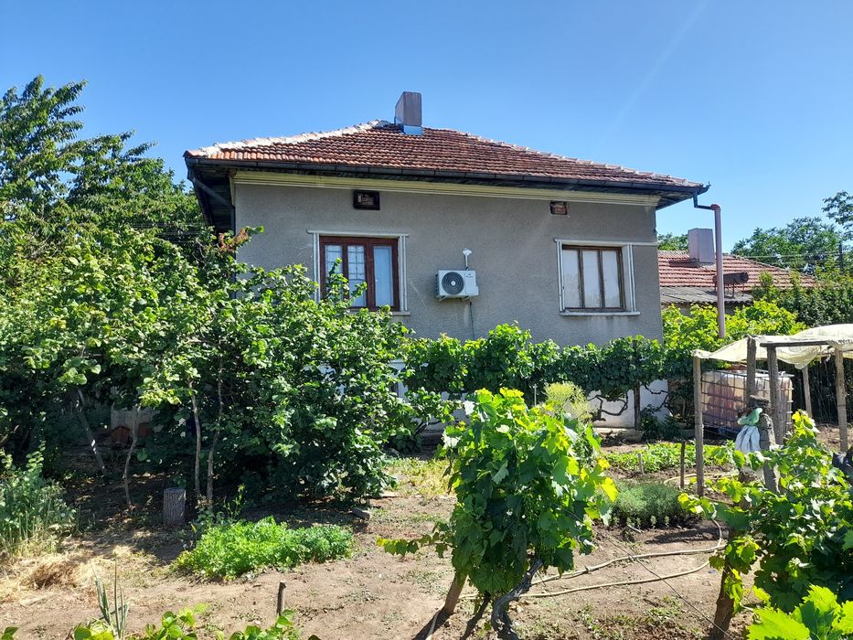 Продавам къща в с. Динковица