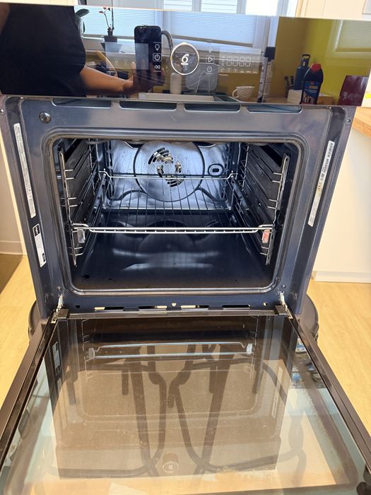 Vand cuptor electric Whirlpool 6th sense