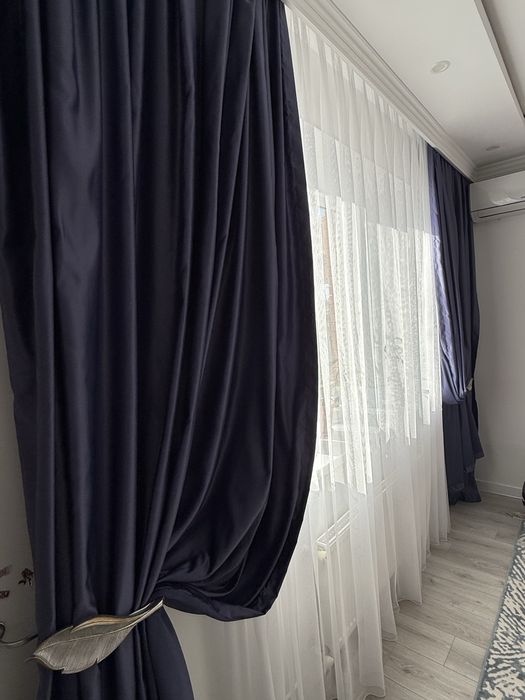 Шторы синие в хорошем состоянии
