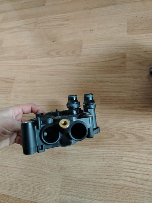 Vând termostat răcire ulei Bmw f10 automat motor n47