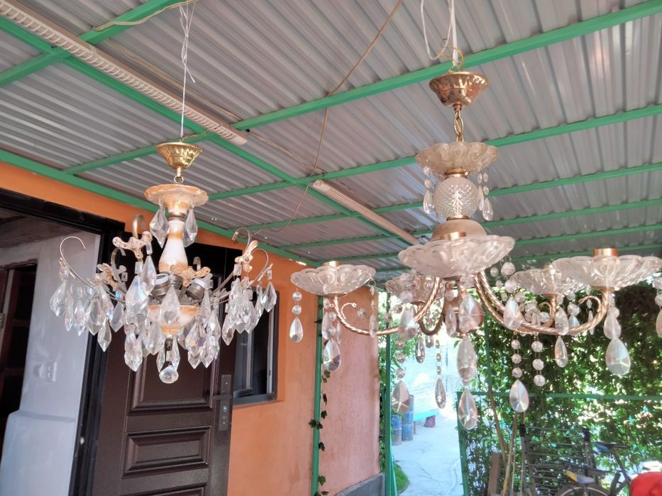 Люстры 2 штуки..