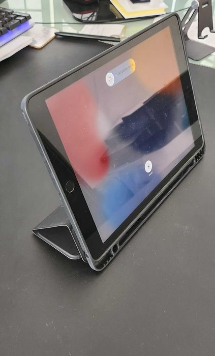 iPad 9 (2021) 10.2" Wi-Fi + Cellular (SIM) - Stare IMPECABILĂ / Ca nouă