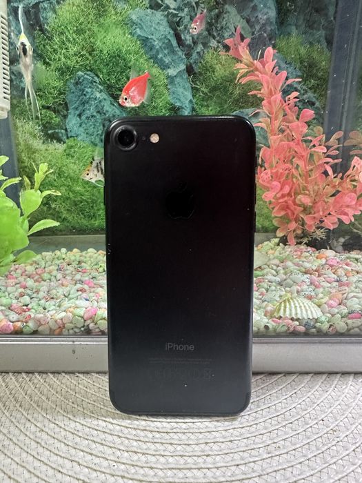 Продам хороший iPhone 7