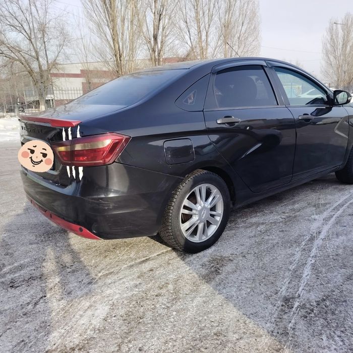 LADA Vesta-19 года.