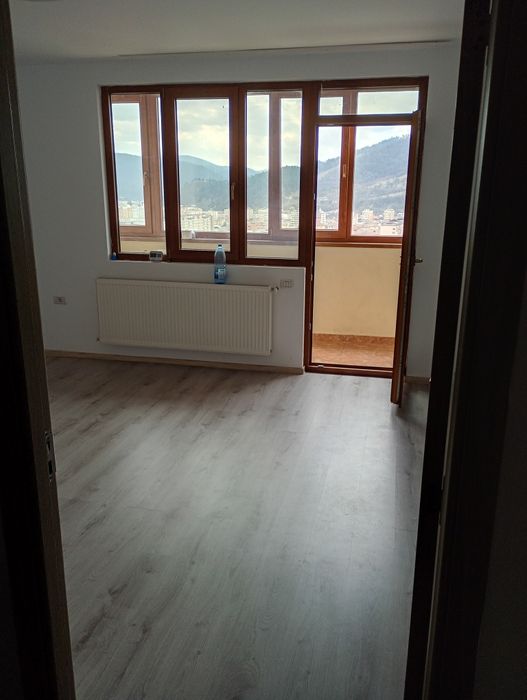 Apartament 3 camere închiriez