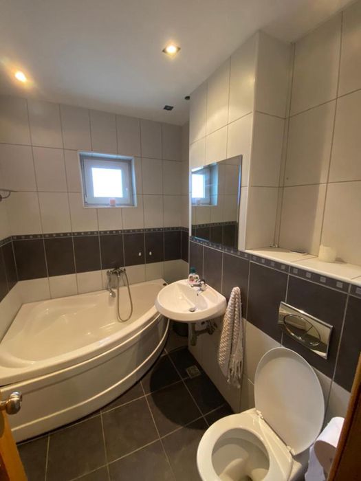 Ofer spre inchiriere Apartament cu 3 camere