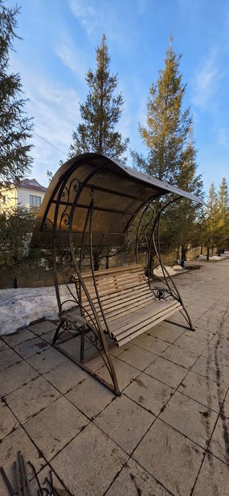 Продаю качели с навесом