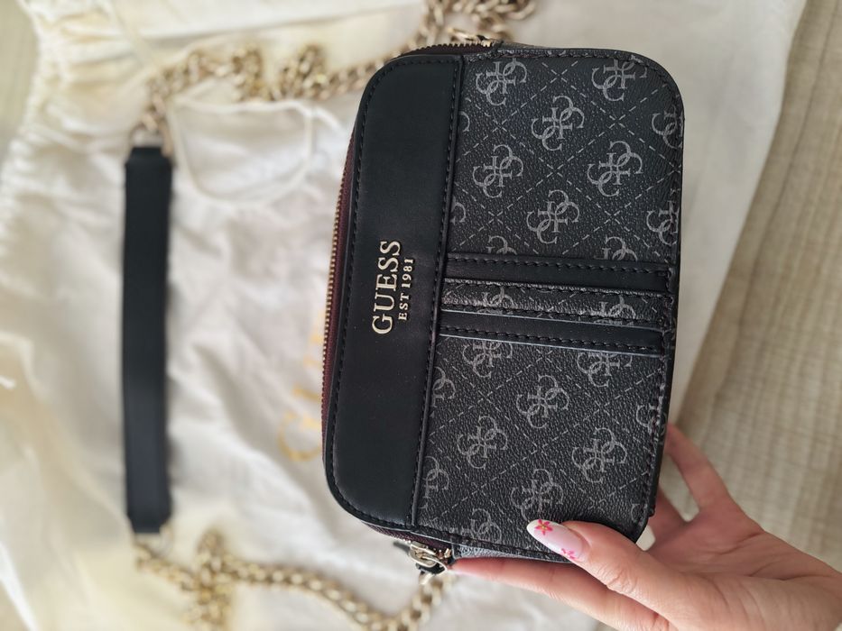 Geanta de umar Guess