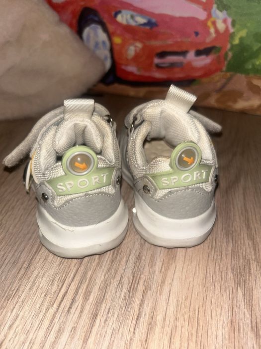 Детские кроссовки