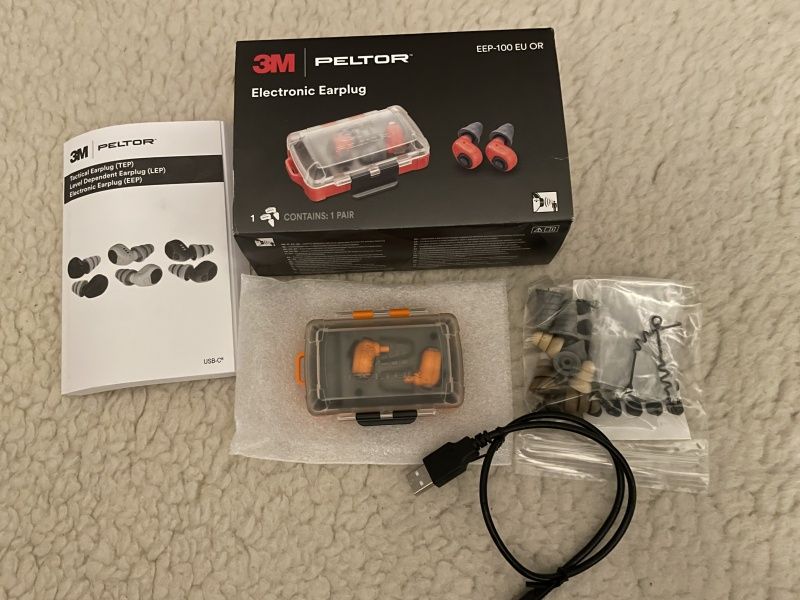Zgarda Garmin Astro 320 + 2 buc  colar T 5  si alte articole de vanatoare+ articole pentru vanatoare.