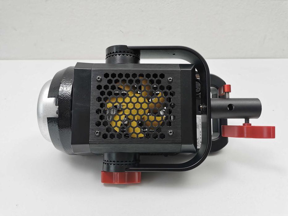 Aputure Light Storm COB 120D диодно постоянно осветление