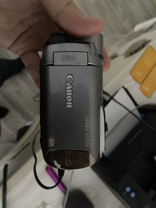 Canon legria hf r106