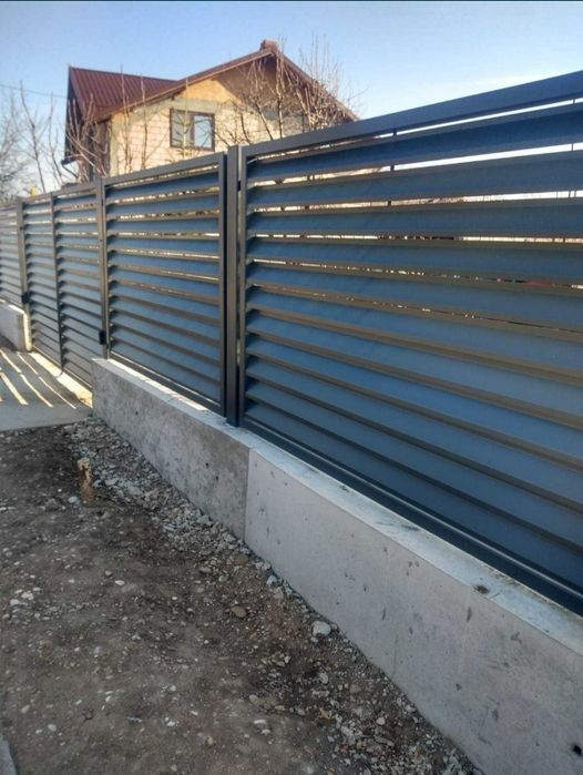 Executăm la comanda clientului garduri și porți împrejmuiri terenuri