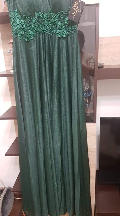 Vand rochie de ocazie marimea 40 cu eticheta