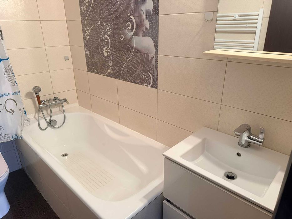 Apartament 3 camere, 2 băi + grădină + loc de parcare – 130.000 € negociabil