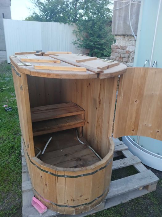 Кедровая бочка и душевая кабина