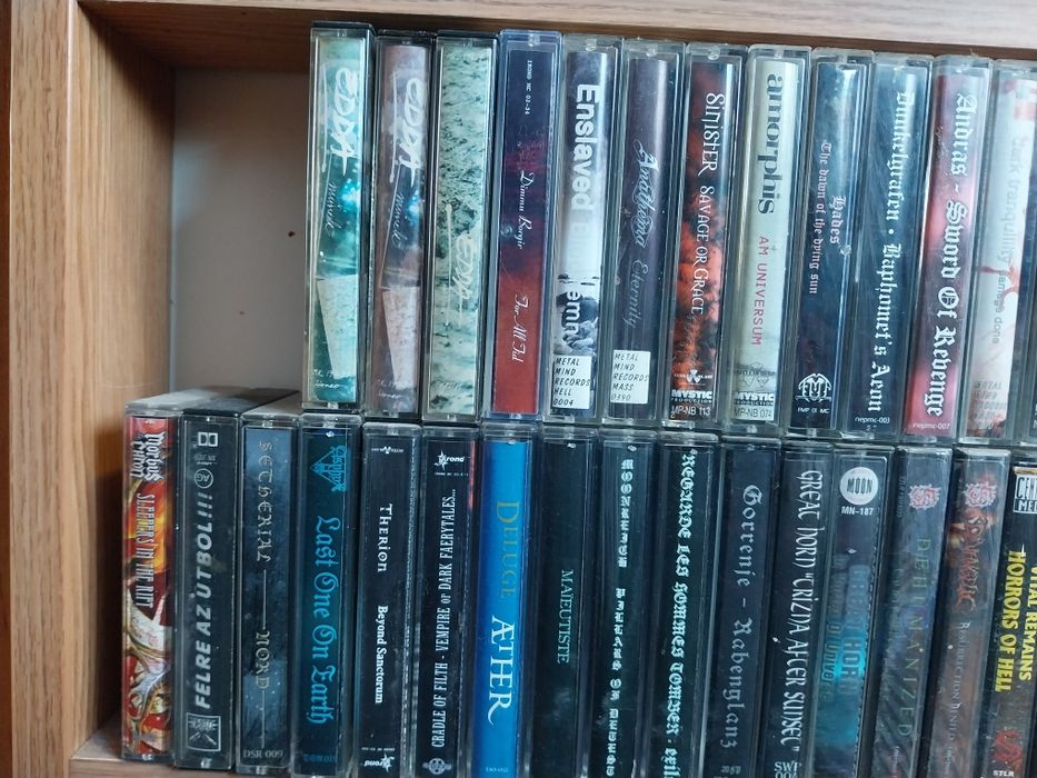 De vânzare casete death, black, heavy, doom metal, hard rock multe bucăți