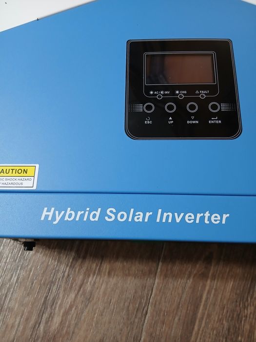 Vând INVERTOR Hibrid Easun Isolar SMH-II-3.2K  3,2KV/3000W