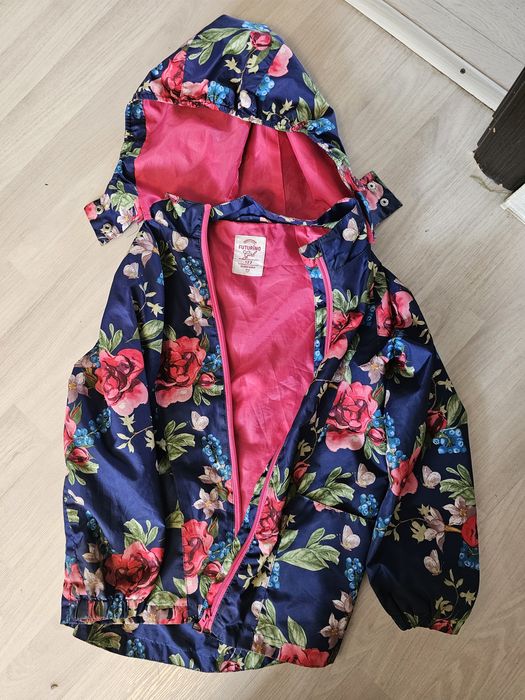 Одежда для девочек 110-122 платья,куртки,дождевик,костюм
