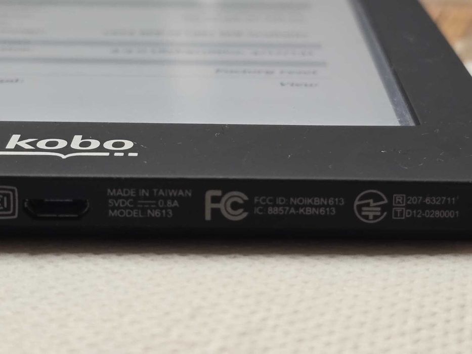 eBook Reader Kobo Glo (N613) - Ecran 6" Iluminat, 1024x758, MicroSD