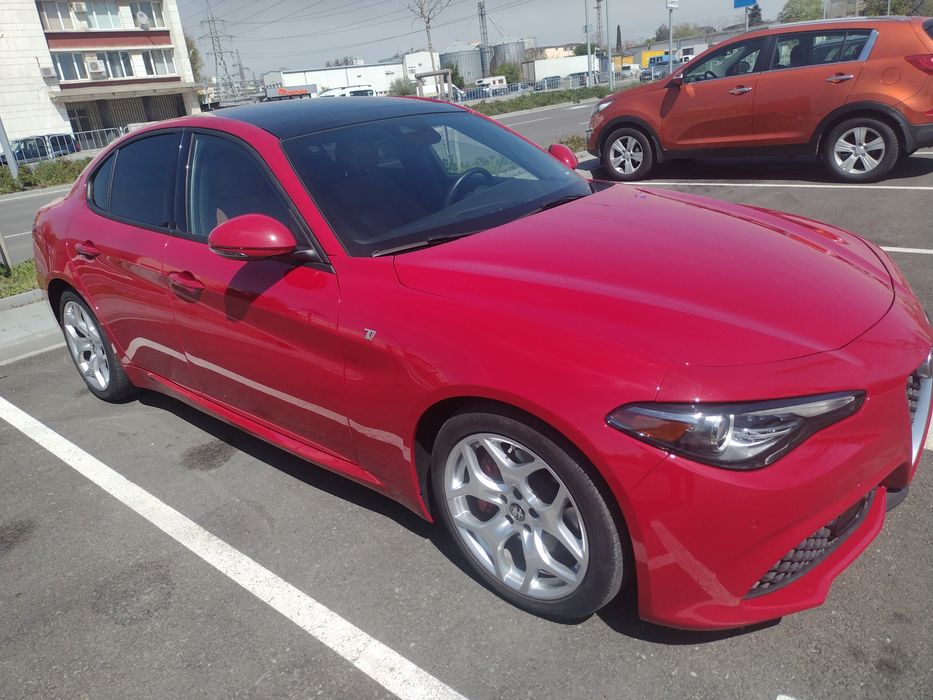 Топ състояние Alfa Romeo Giulia 2.0 Ti RWD