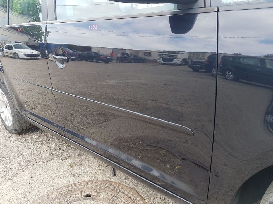 Usa / Portiera Dreapta Fata VW Touran Facelift 2007 - 2010 Cod Culoare LC9X