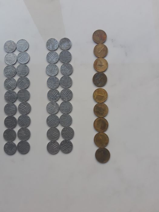 Vând 3 colecții de monede vechi