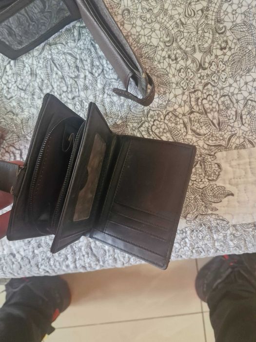 Продават се нови портфейли /калъфи за документи/