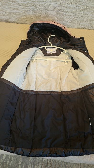 Продаю зимнюю куртку на девочку